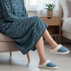 Women’s Slippers Memory Foam Fuzzy/Crochet Thick Sole Blue/white